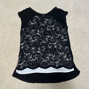 White House Black Market Lace Blouse Women’s Small Cap Sleeve Black and White